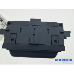Renault - Trafic - AIH headlight switch