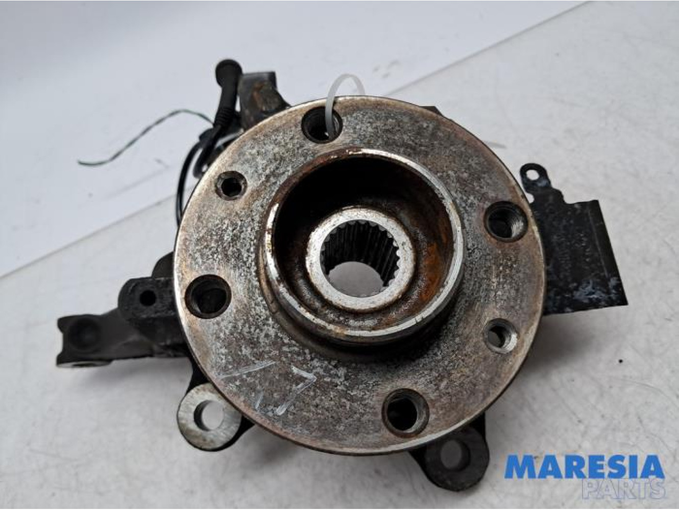 Renault - Captur - Achsschenkel links vorne