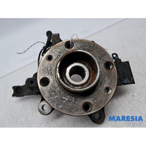 Renault - Captur - Achsschenkel links vorne