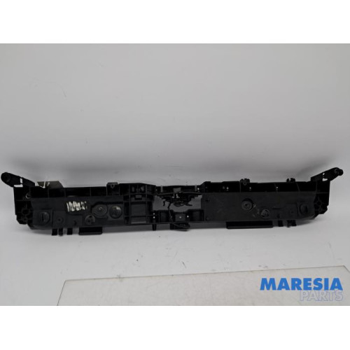 Renault - Captur - Plaque de serrure avant