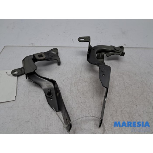 Renault - Captur - Charnière capot