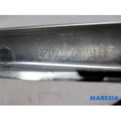 Renault - Captur - Cadre de calandre