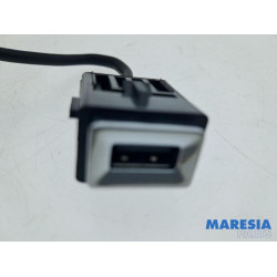 Peugeot - 308 - USB stekker