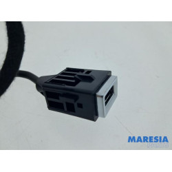 Peugeot - 308 - USB stekker