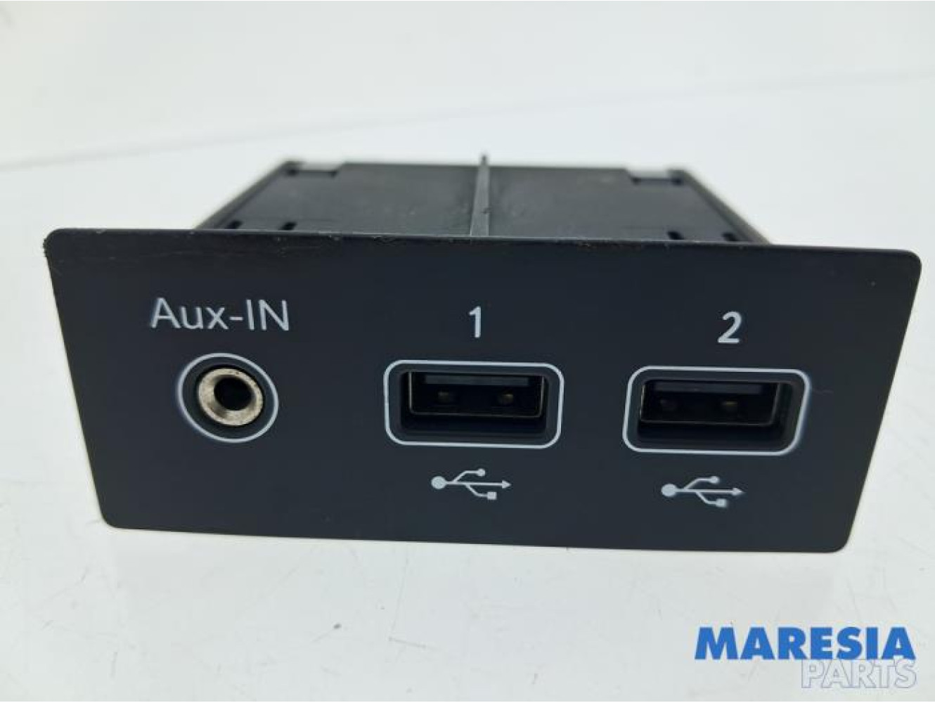 Renault - Arkana - AUX / USB connection