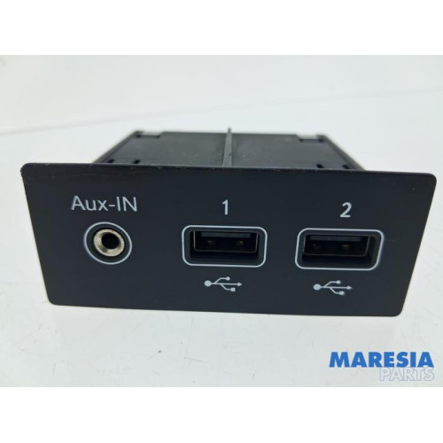 Renault - Arkana - AUX / USB connection