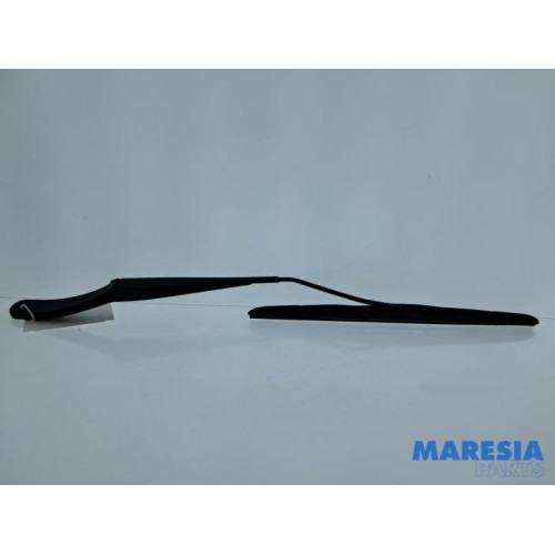 Renault - Arkana - Front wiper arm
