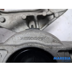 Renault - Arkana - Motorsteun
