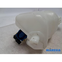 Renault - Twingo - Front windscreen washer reservoir