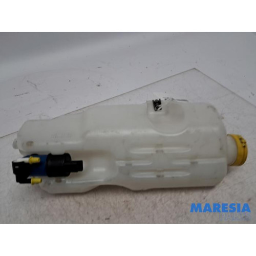 Renault - Twingo - Front windscreen washer reservoir