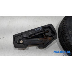 Peugeot - 107 - Krikset + reservewiel