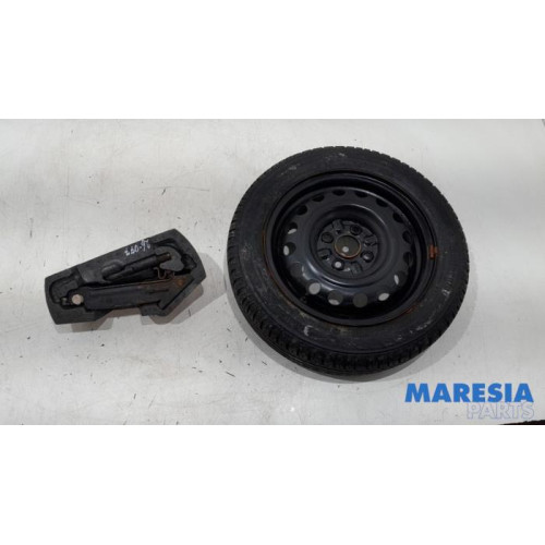 Peugeot - 107 - Kit de cric + Roue de secours
