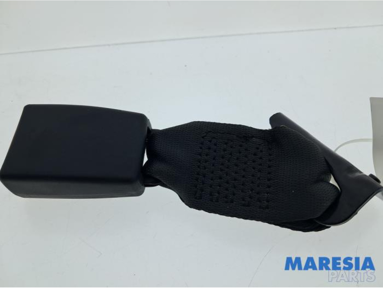 Fiat - 500 - Insertion ceinture de sécurité arrière gauche
