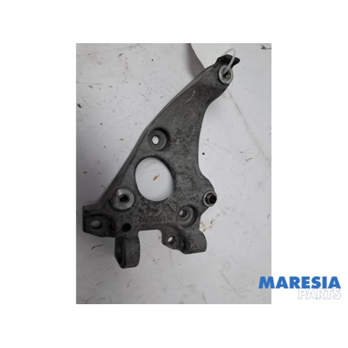 Peugeot - 308 - Alternator lower bracket