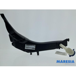 Peugeot - 308 - Front windscreen washer reservoir
