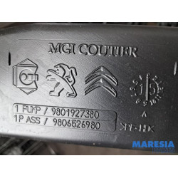 Peugeot - 308 - Front windscreen washer reservoir