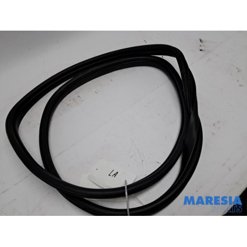 Fiat - Panda - Rear door seal 4-door, left