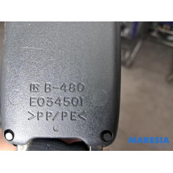 Peugeot - 107 - Insertion ceinture de sécurité arrière gauche