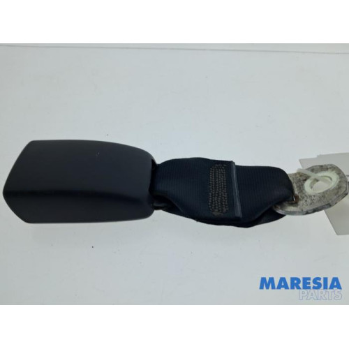 Peugeot - 107 - Insertion ceinture de sécurité arrière gauche