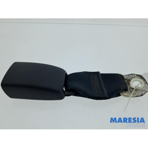 Peugeot - 107 - Insertion ceinture de sécurité arrière droite