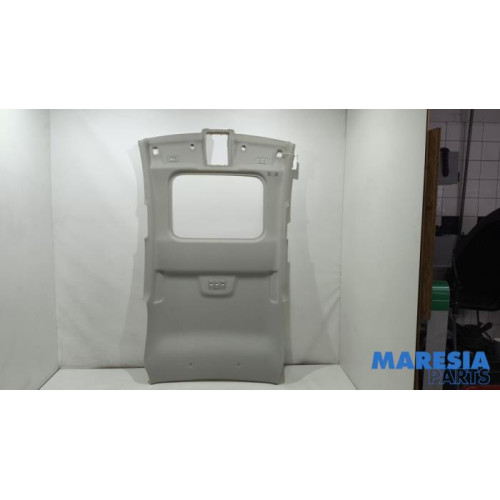 Renault - Captur - Headlining