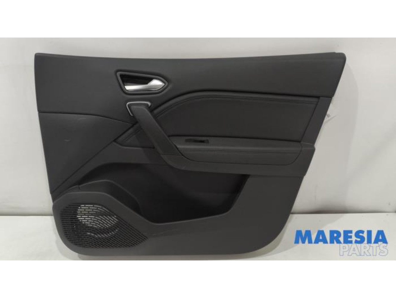 Renault - Captur - Front door trim 4-door, right