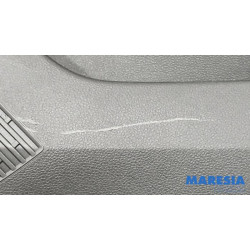 Renault - Captur - Front door trim 4-door, right