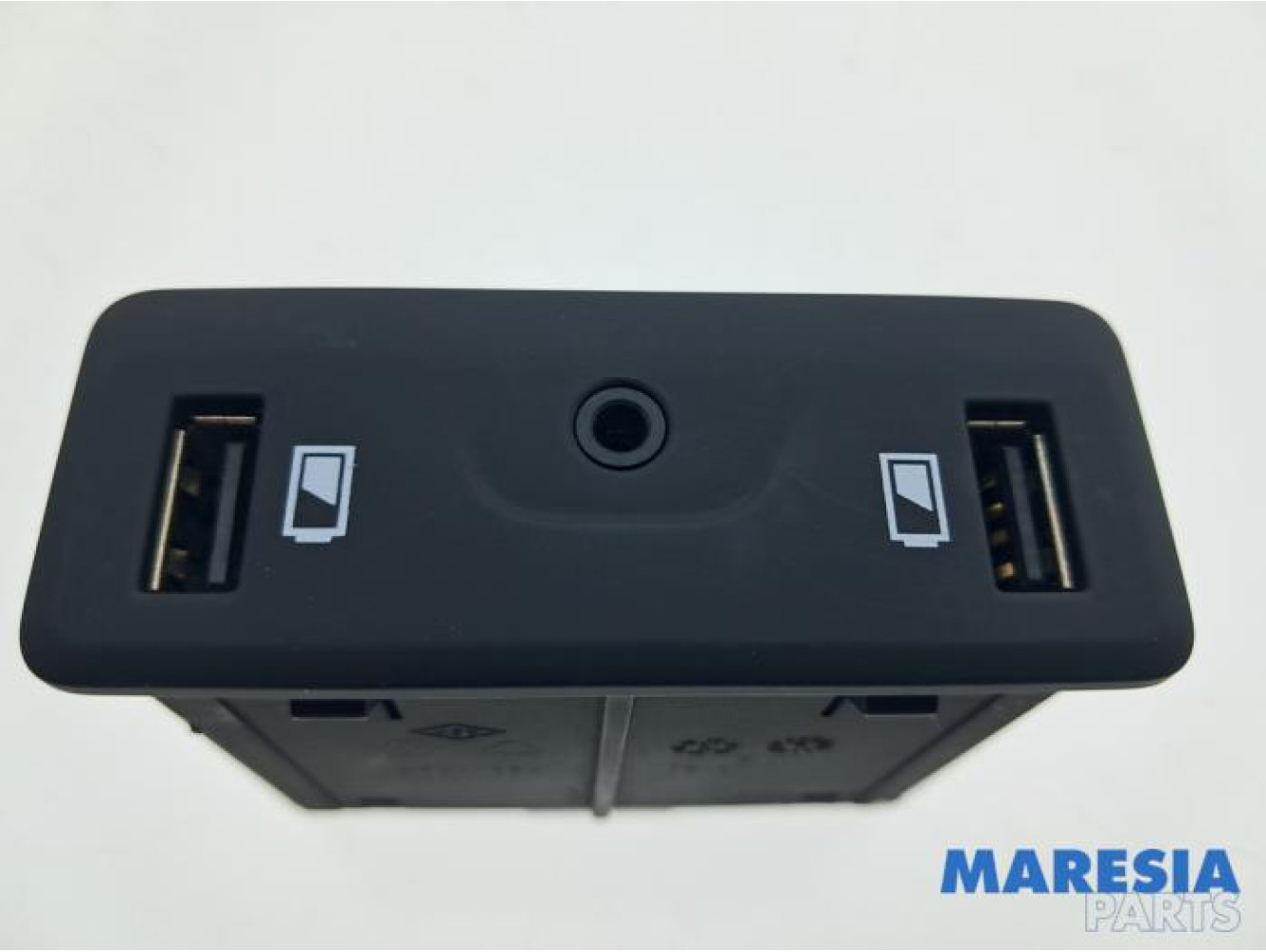 Renault - Espace - AUX / USB connection