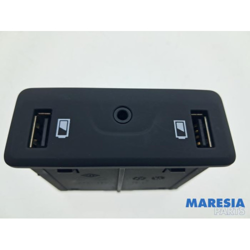 Renault - Espace - AUX / USB connection