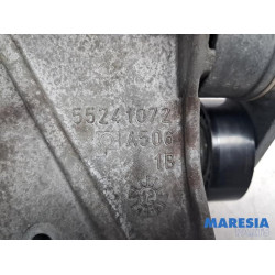 Fiat - 500L - Alternator lower bracket