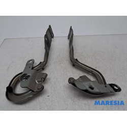 Renault - Espace - Bonnet Hinge