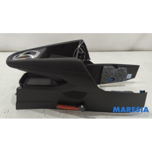 Renault - Captur - Middle console