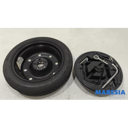 Alfa Romeo - Giulietta - Krikset + reservewiel