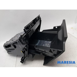 Renault - Captur - Glovebox