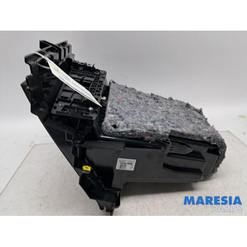 Renault - Captur - Glovebox