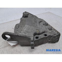 Renault - Twingo - Engine mount