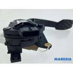 Renault - Captur - Accelerator pedal