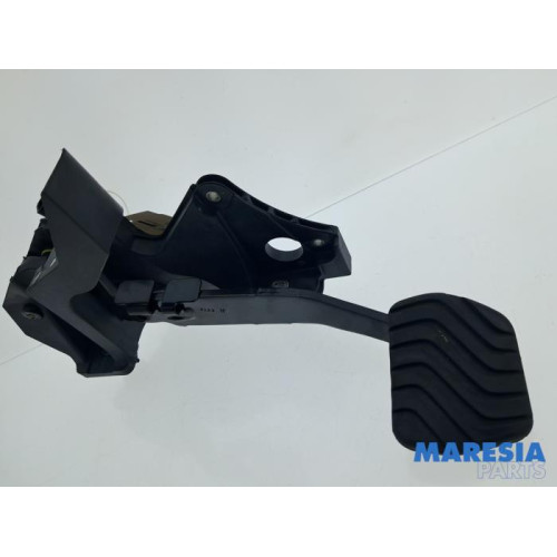 Renault - Captur - Brake pedal