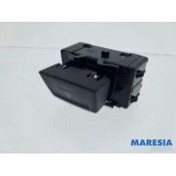 Renault - Captur - Parking brake switch