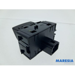 Renault - Captur - Parking brake switch