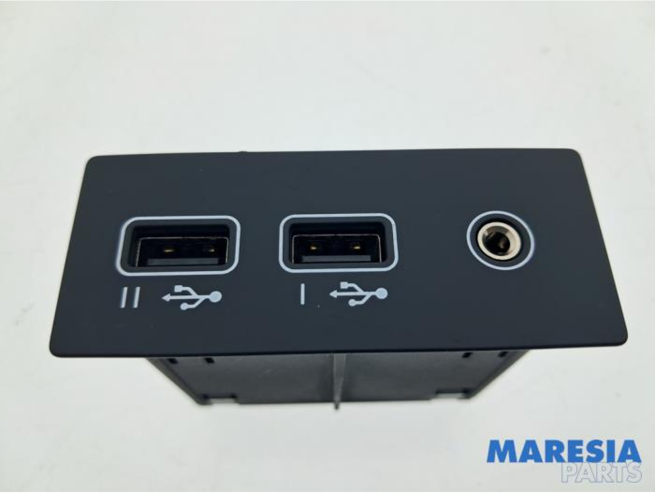 Renault - Captur - AUX / USB connection