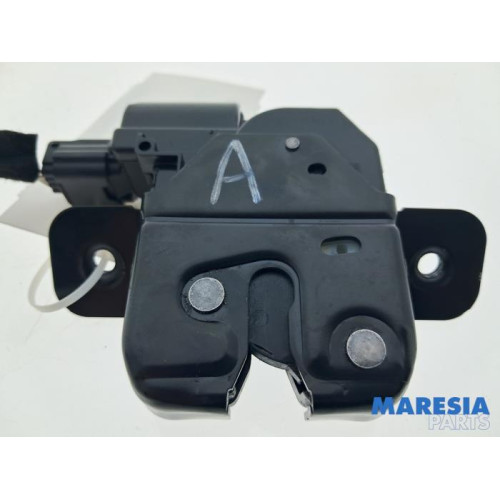 Renault - Captur - Tailgate lock mechanism