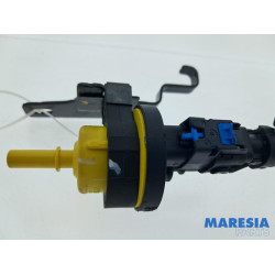 Renault - Captur - Vacuum valve