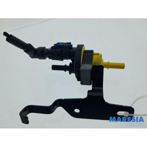Renault - Captur - Vacuum valve