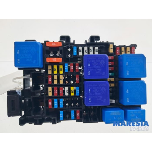 Renault - Captur - Fuse box