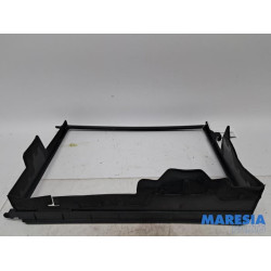Renault - Captur - Air funnel