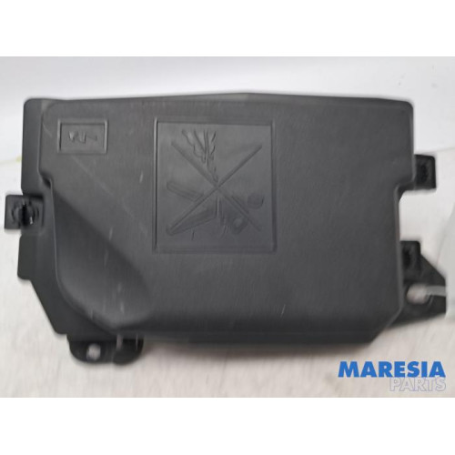 Renault - Captur - Fuse box
