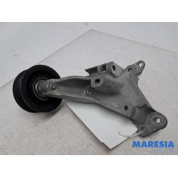 Renault - Captur - Alternator lower bracket