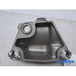 Renault - Captur - Engine mount