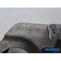Renault - Captur - Engine mount